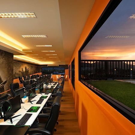 Gamers Paradise Hotel Chalong Buitenkant foto