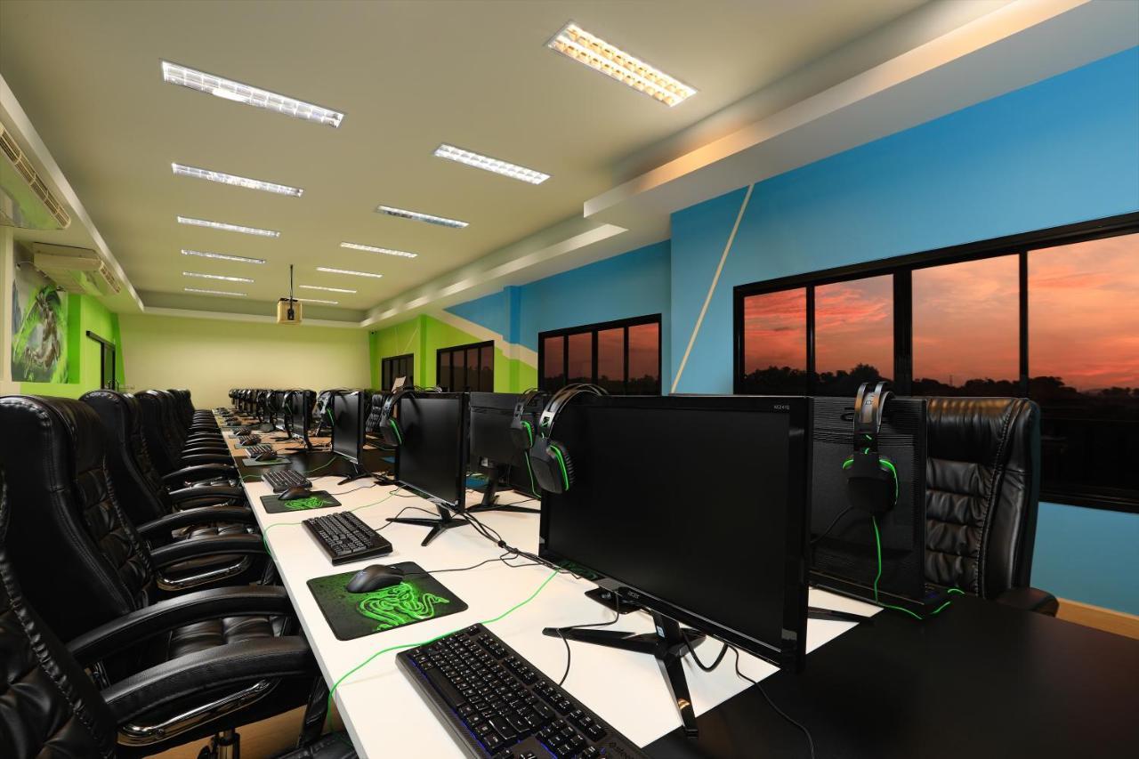 Gamers Paradise Hotel Chalong Buitenkant foto